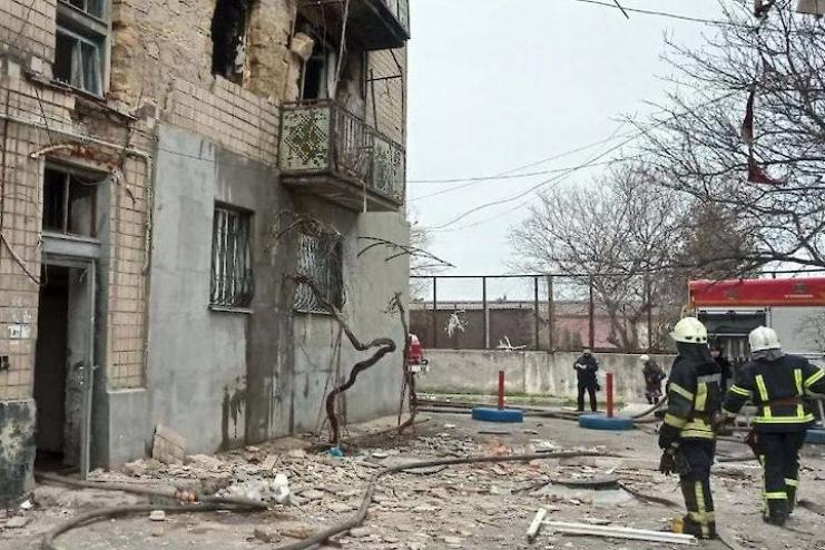 В жилом доме Одессы прогремел взрыв: есть пострадавшие